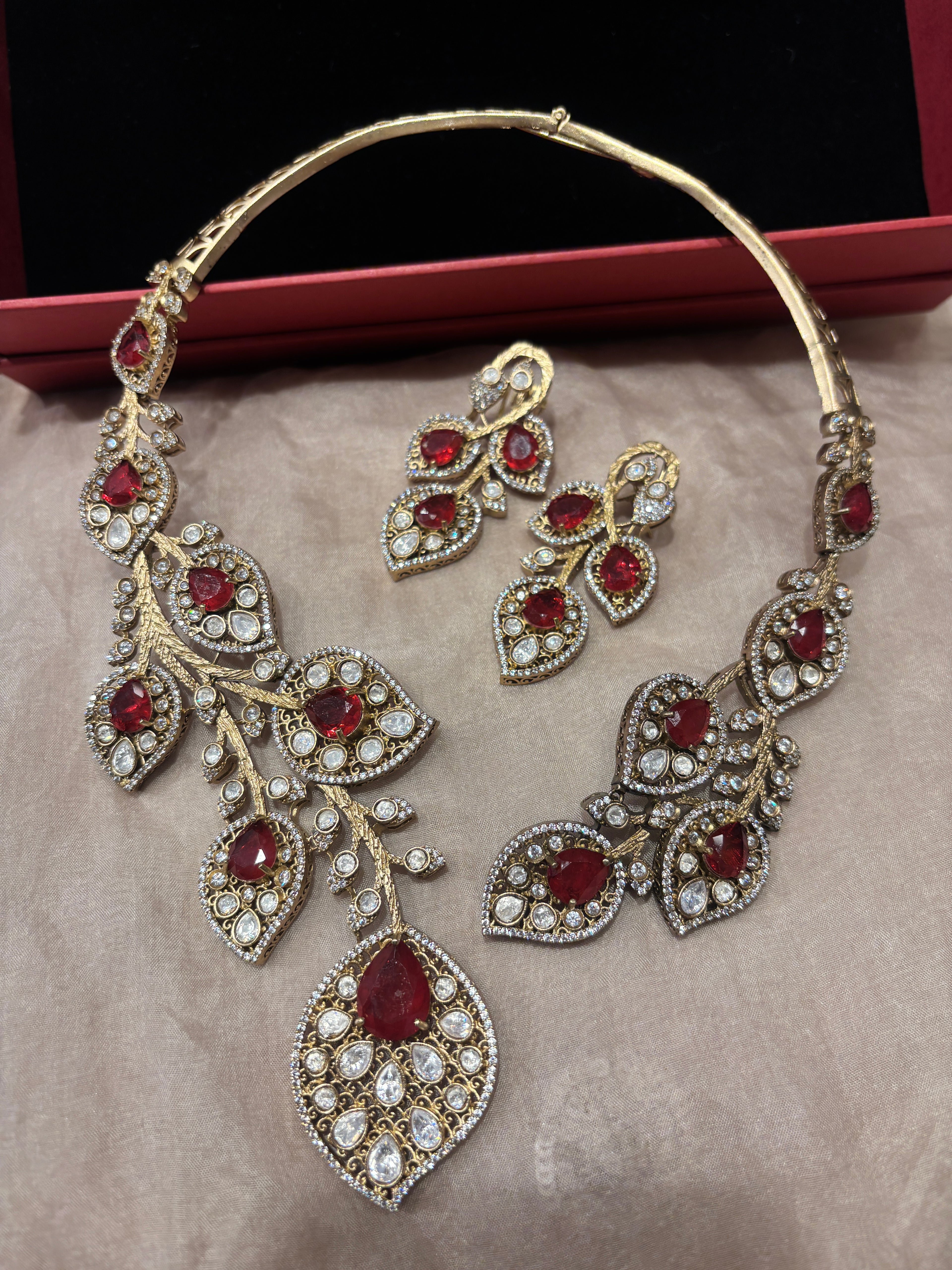 Designer Hasli with Leaf Pattern