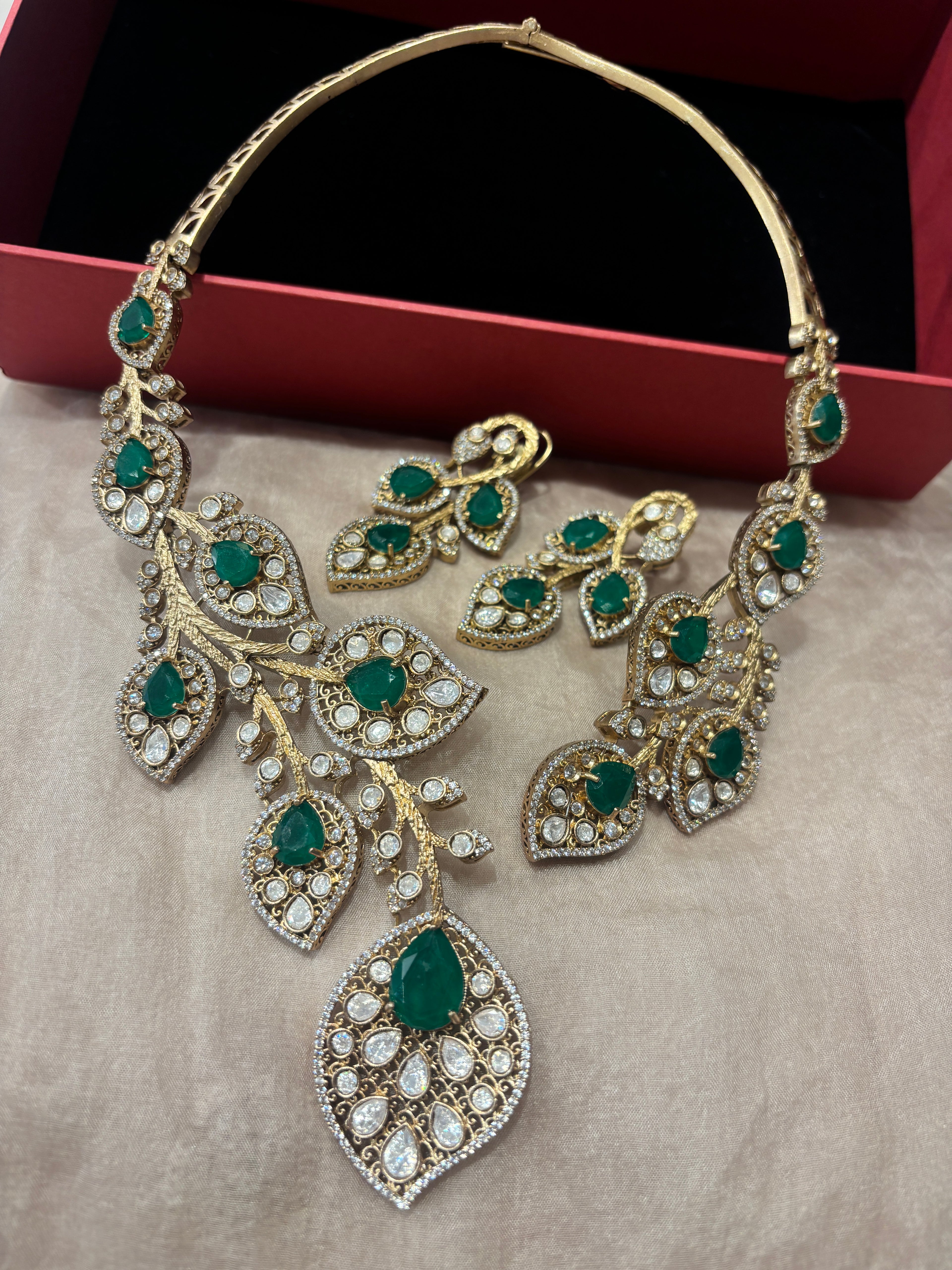 Designer Hasli with Leaf Pattern