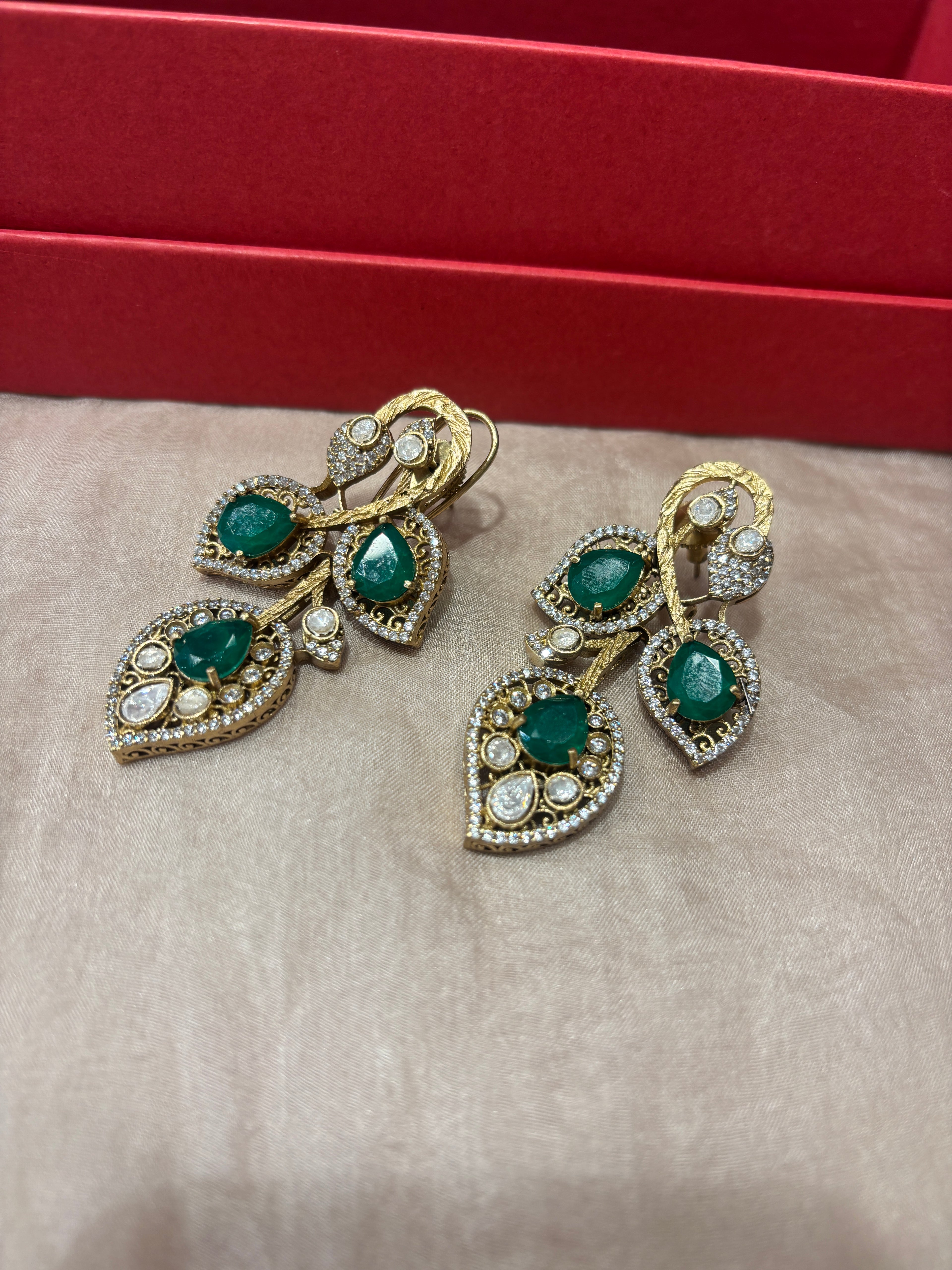 Designer Hasli with Leaf Pattern