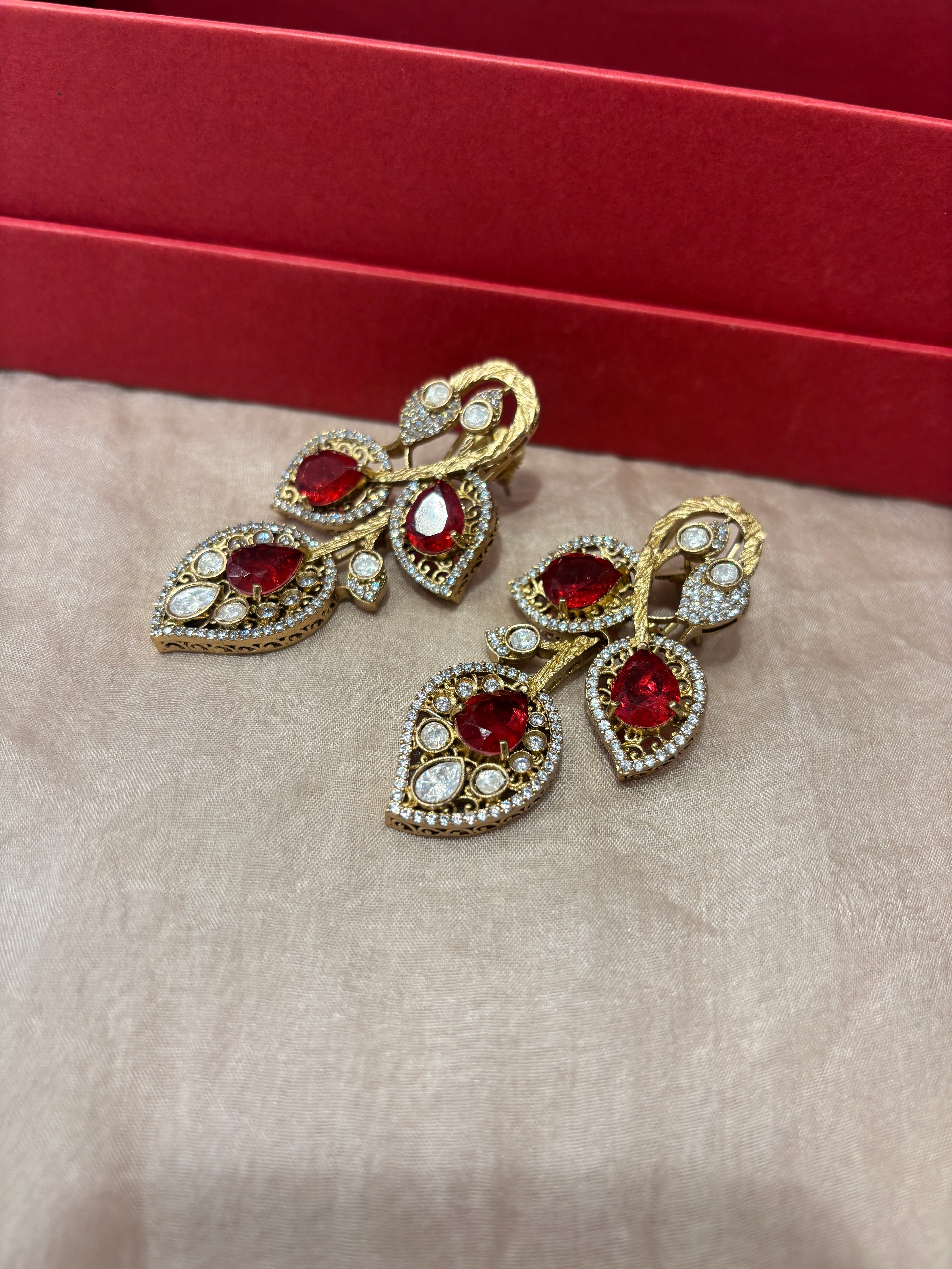 Designer Hasli with Leaf Pattern