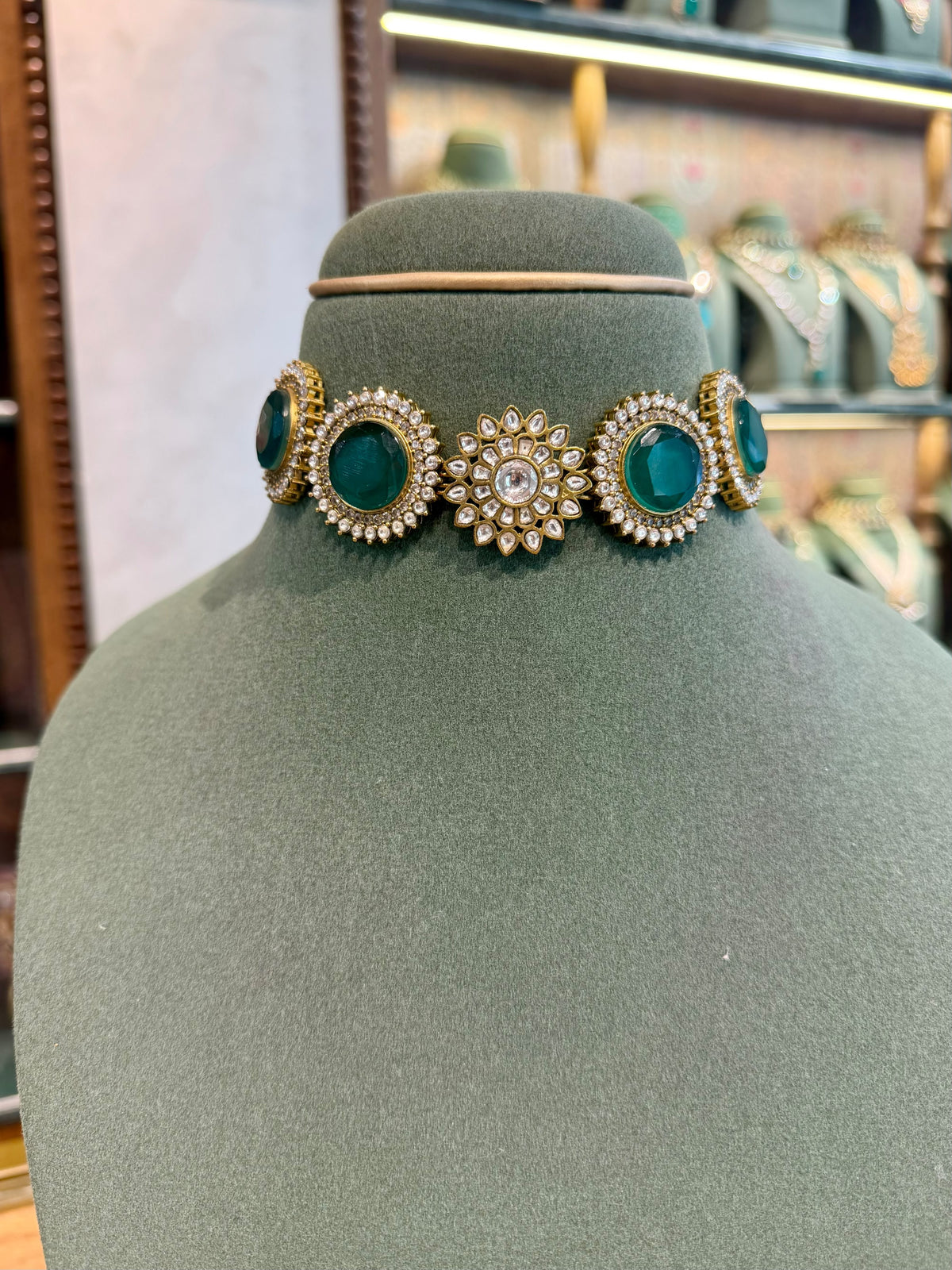 Jadau Choker