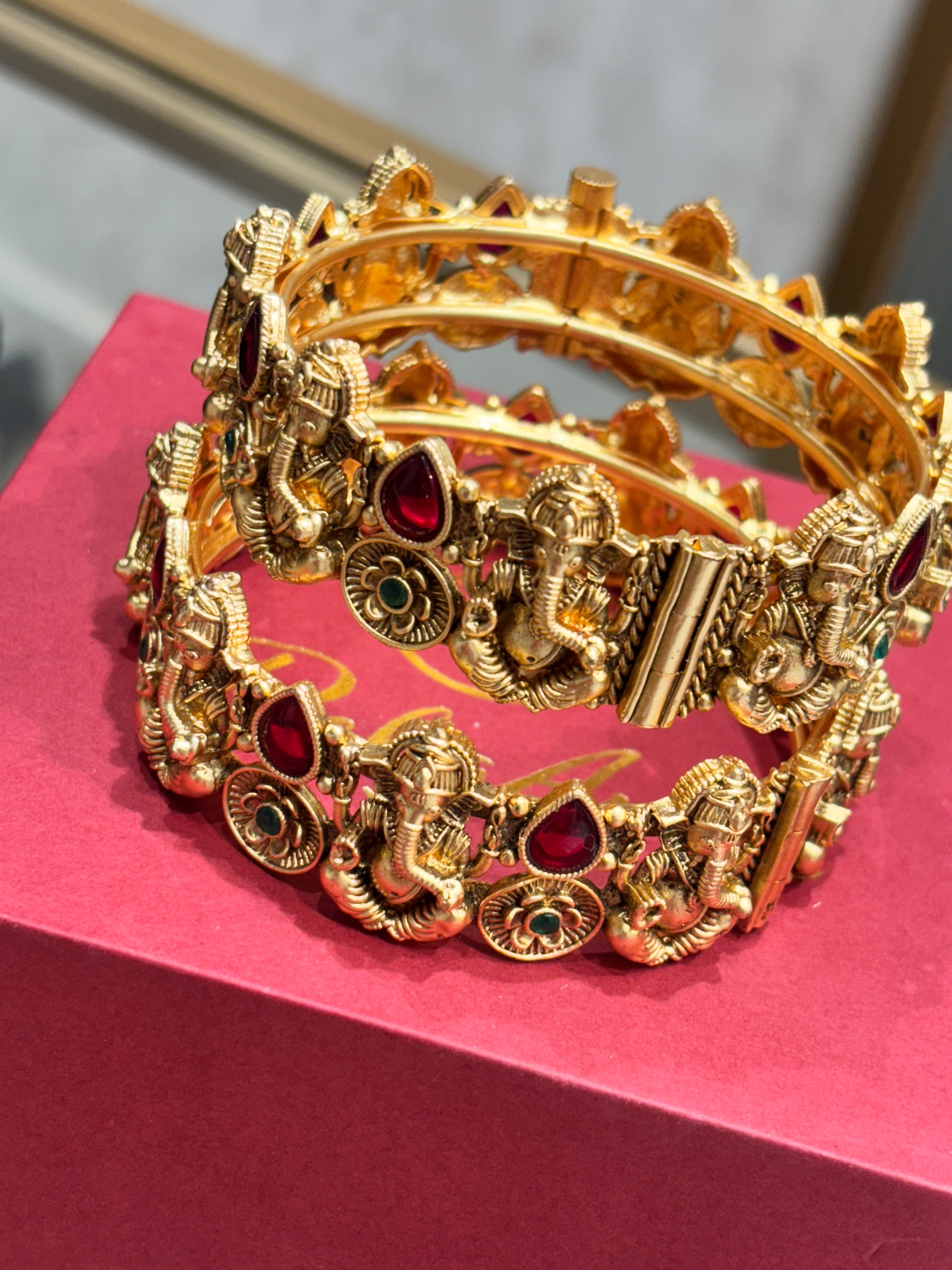 Antique Style Bangle Set with Ganesh idol Detailing