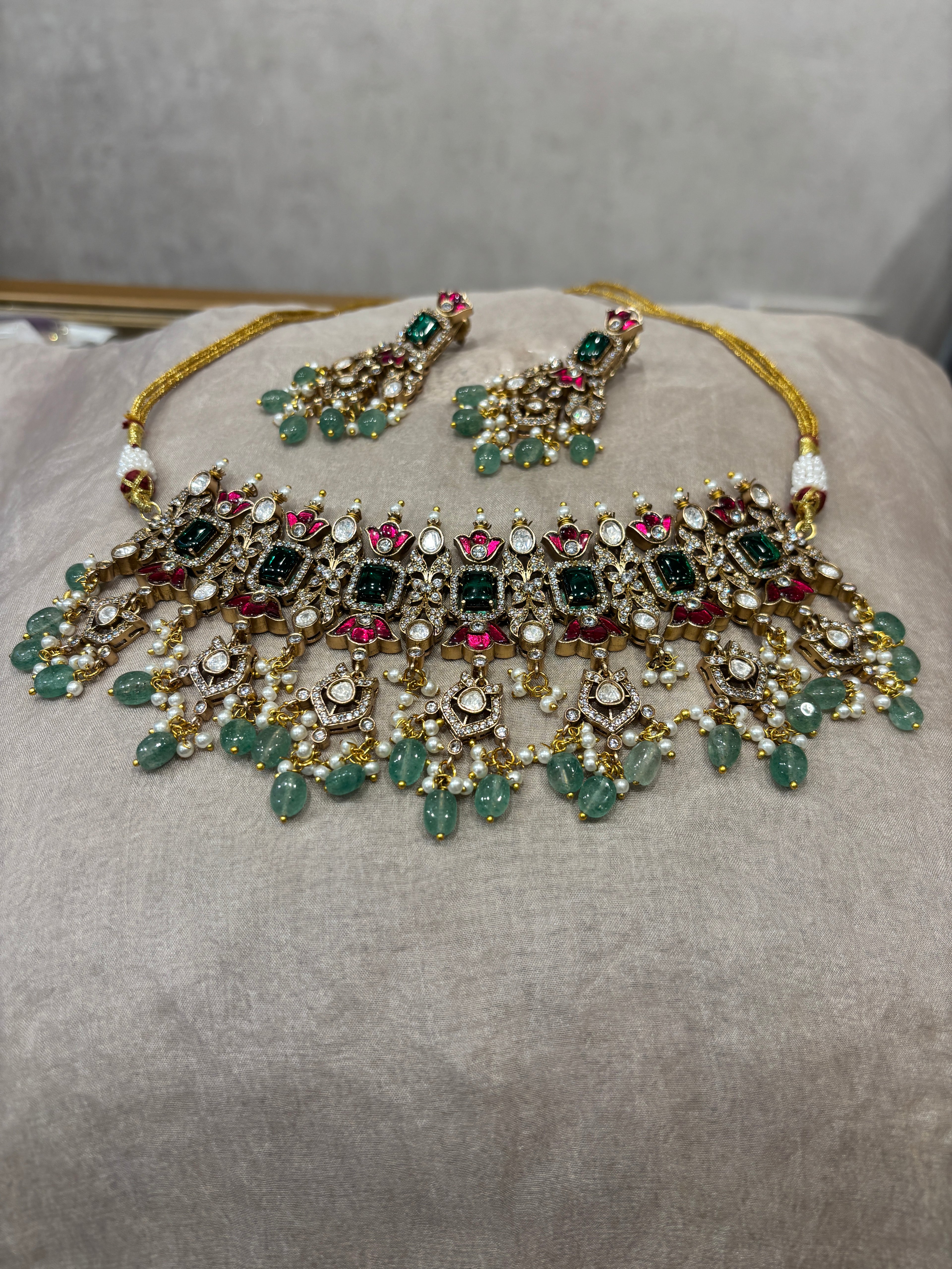 Noor Kundan Necklace with earrings & Manngtika