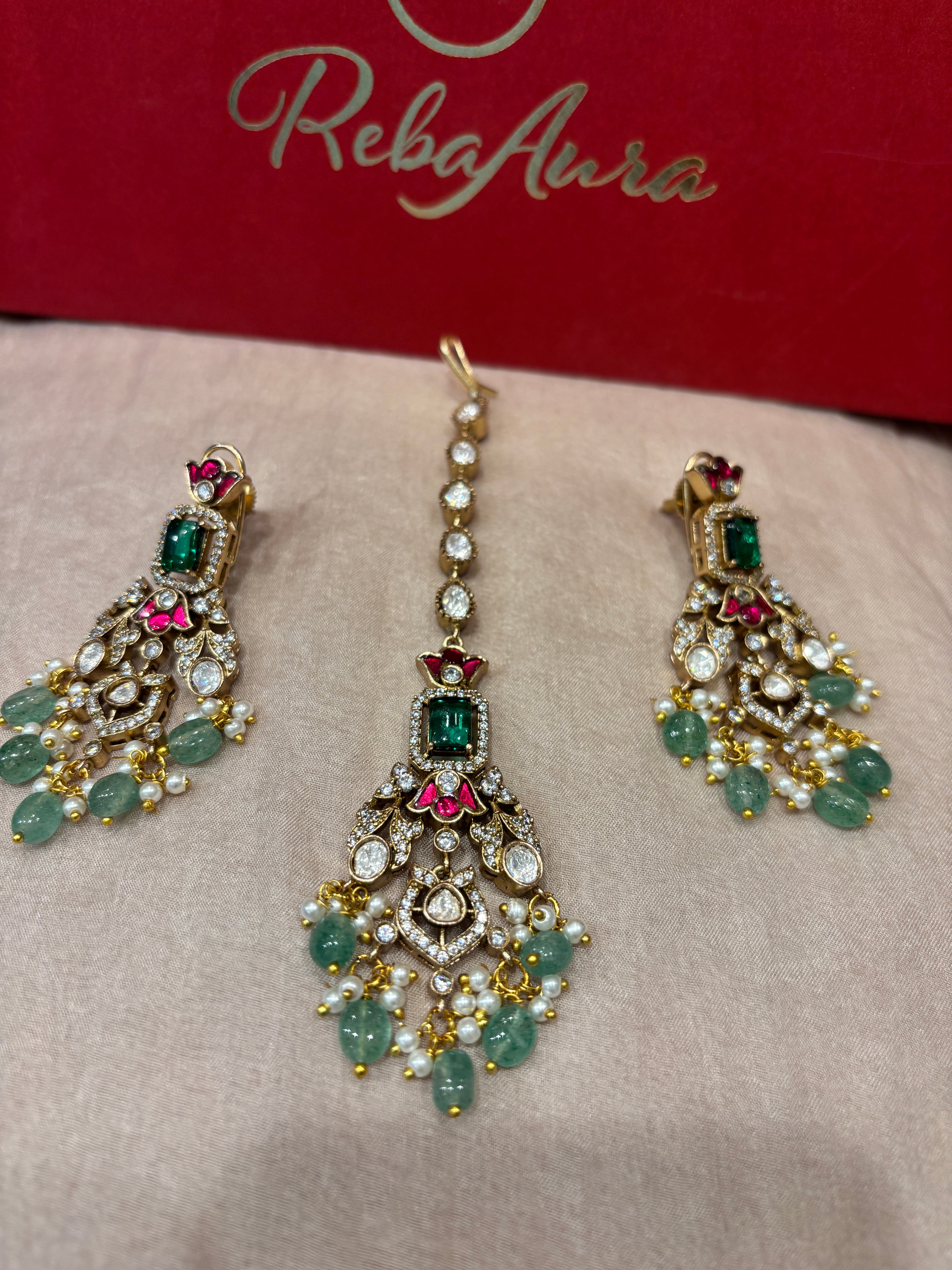 Noor Kundan Necklace with earrings & Manngtika